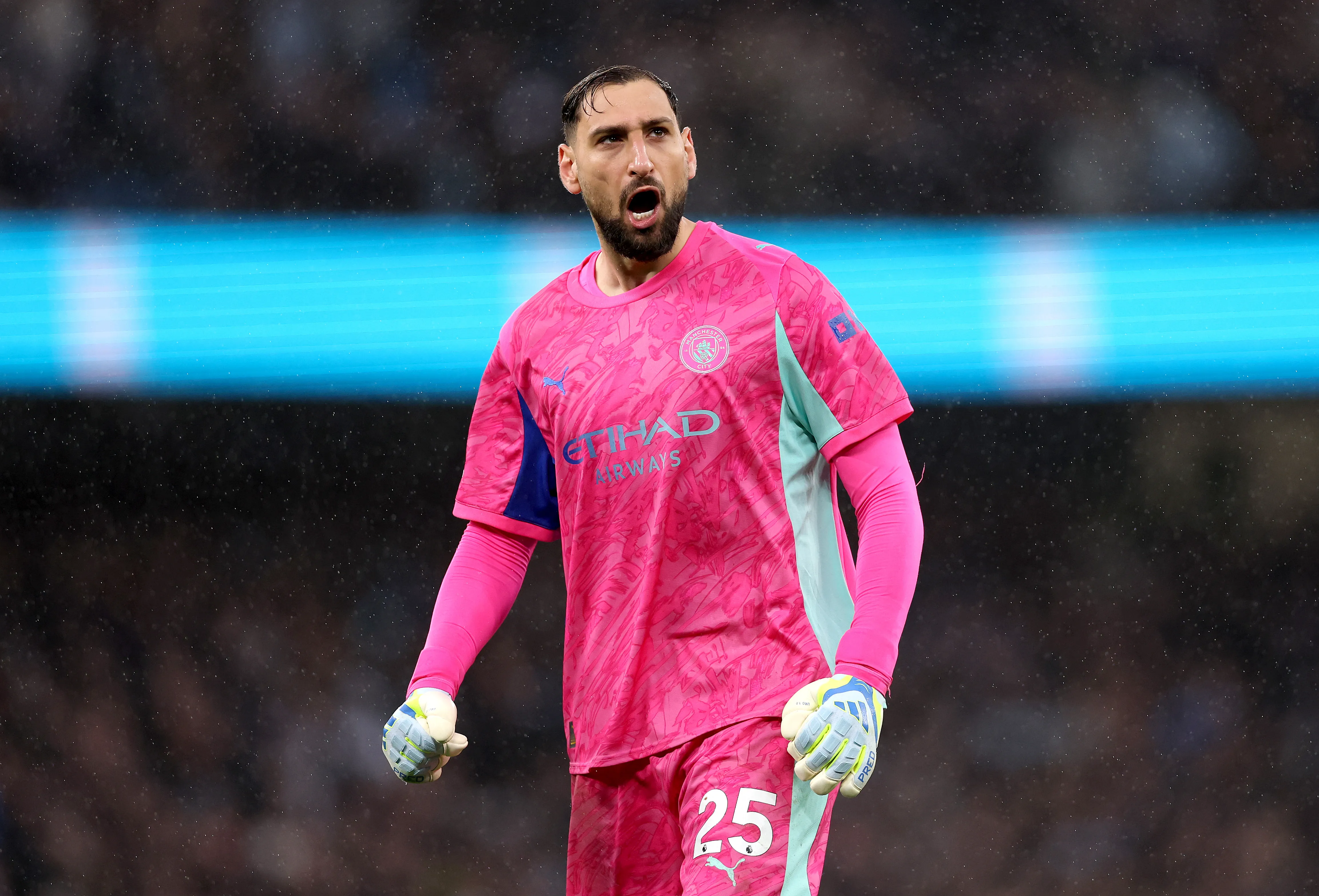 Donnarumma em campo pelo Manchester City (Foto: Stu Forster/Getty Images)