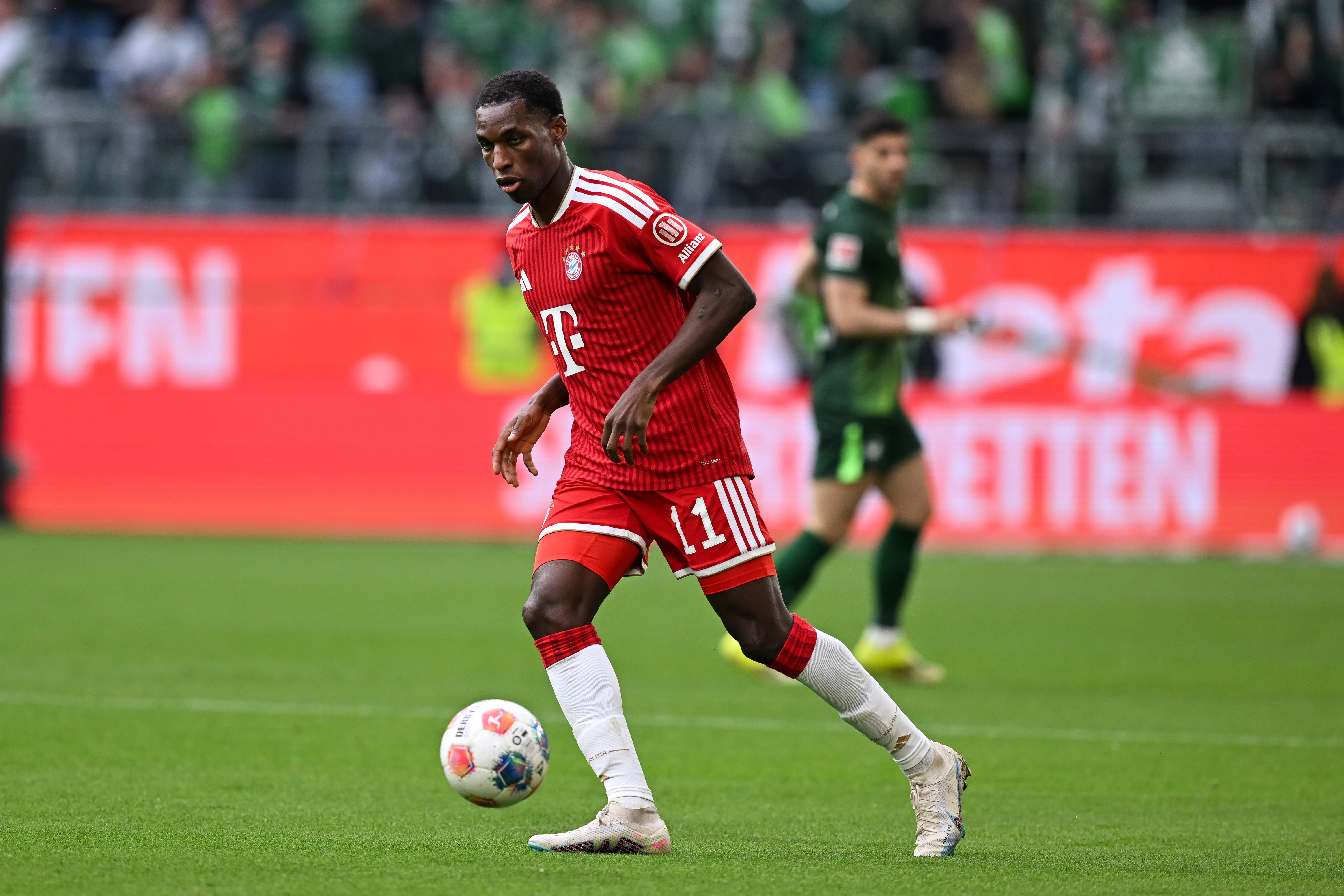 Nicolas Jackson em campo pelo Bayern (Foto: Oliver Hardt/Getty Images)