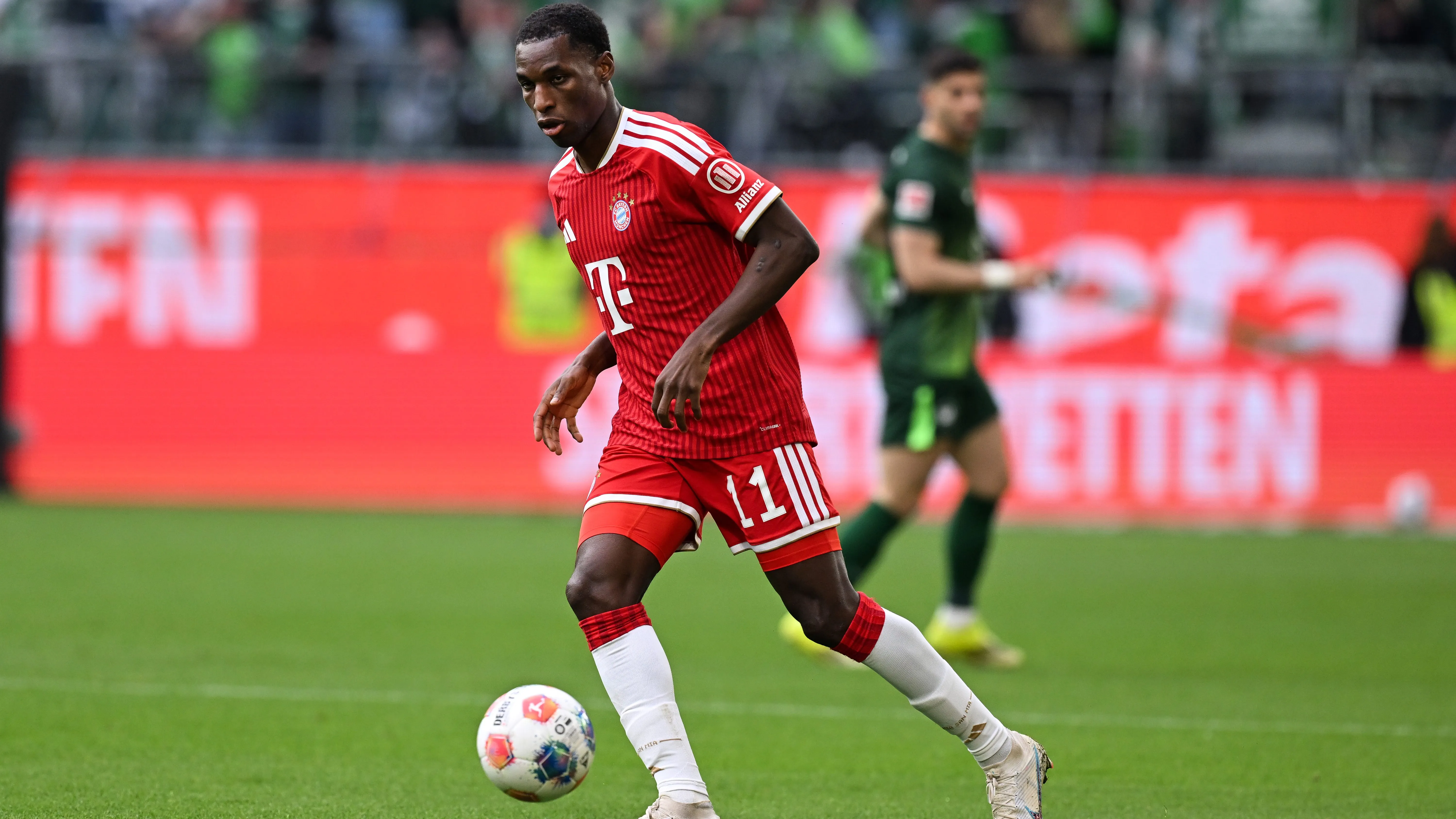Nicolas Jackson em campo pelo Bayern. Foto: Oliver Hardt/Getty Images