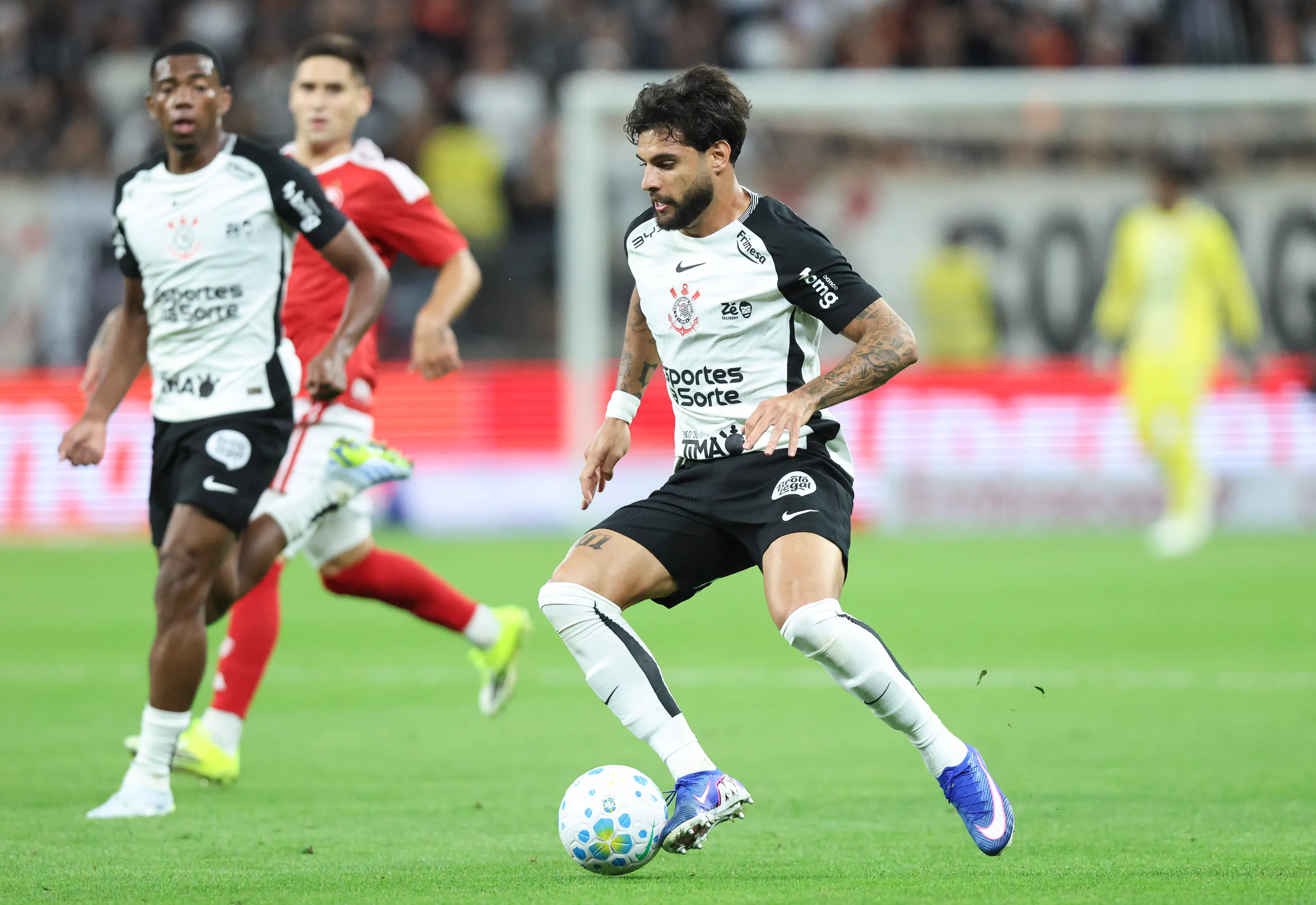 Yuri Alberto em campo com as cores do Corinthians (Foto: Alexandre Schneider/Getty Images)
