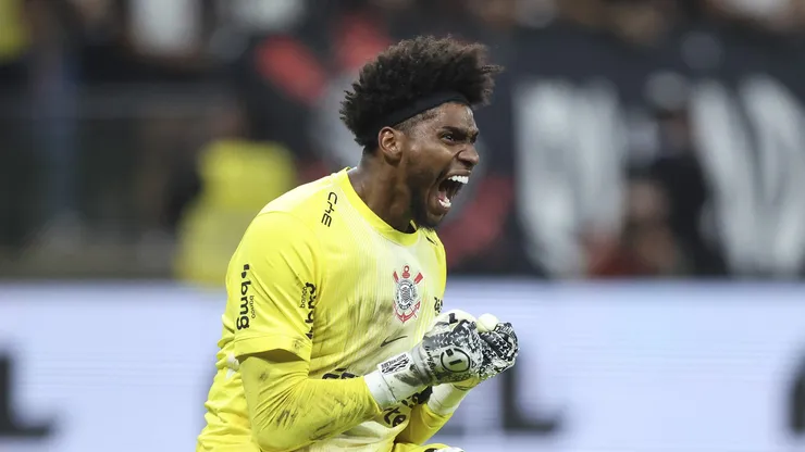 Corinthians aceita vender Hugo Souza por R$ 76 milhões (Photo by Alexandre Schneider/Getty Images)