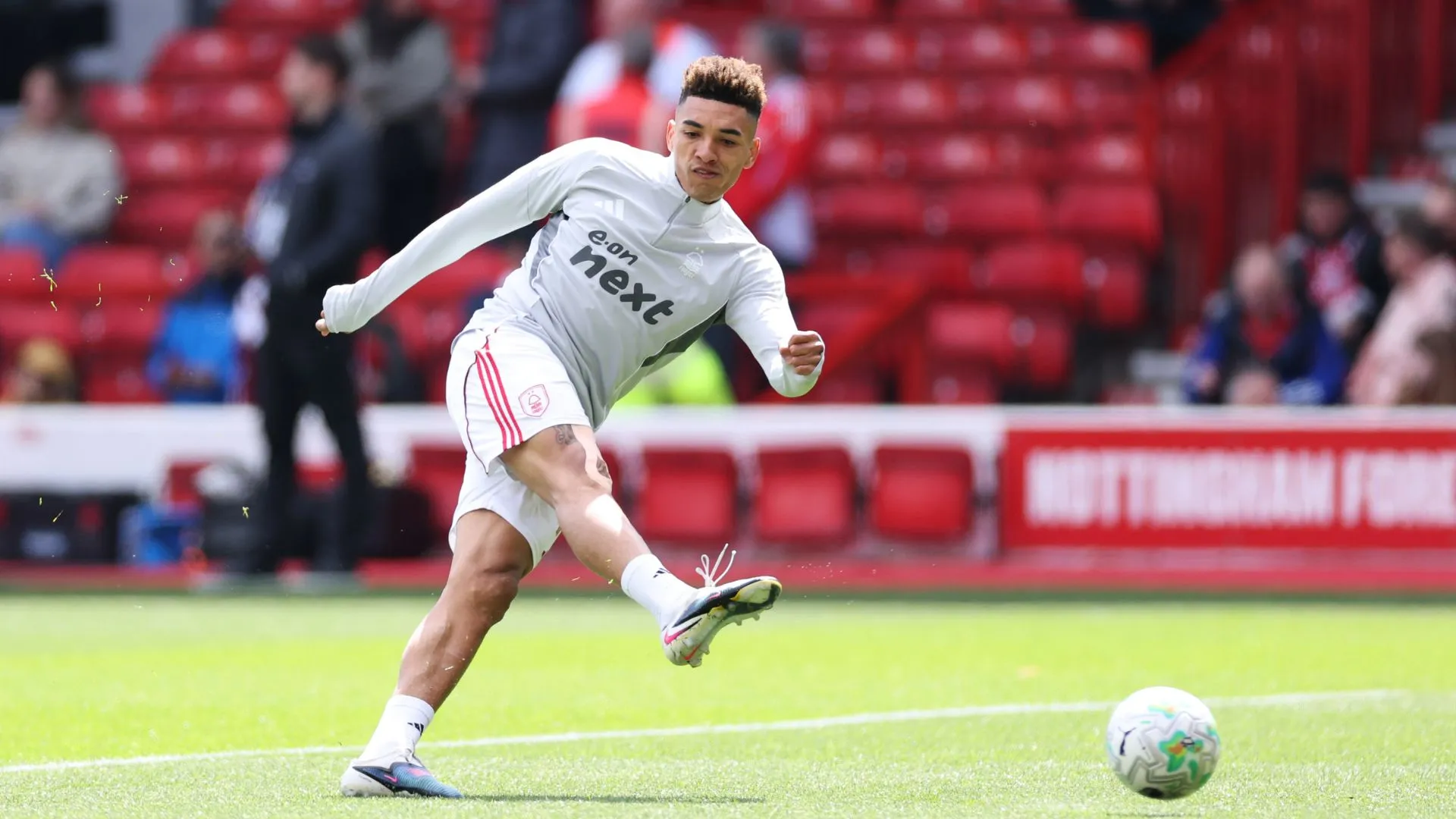 Igor Jesus representa o Nottingham Forest contra o Manchester United (foto: Dan Mullan/Getty Images)