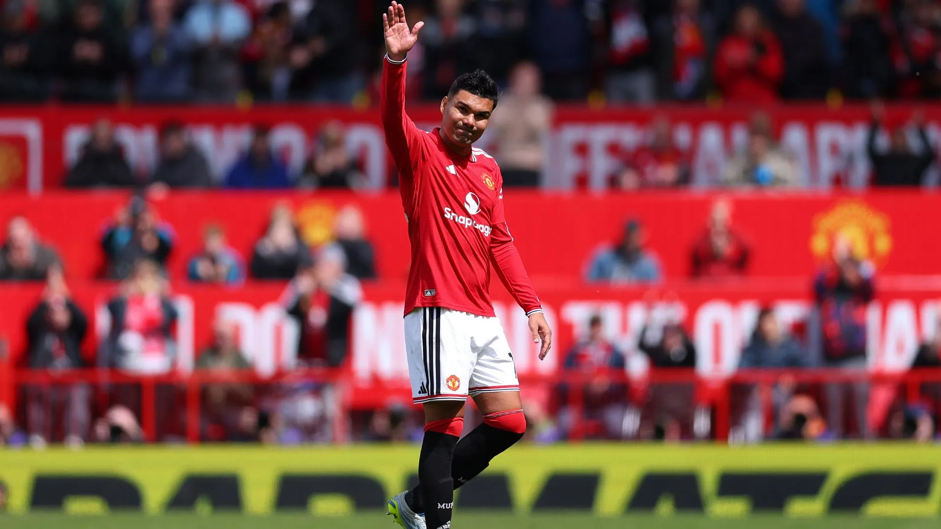 Casemiro se despediu da torcida do Manchester United (foto: Molly Darlington/Getty Images)