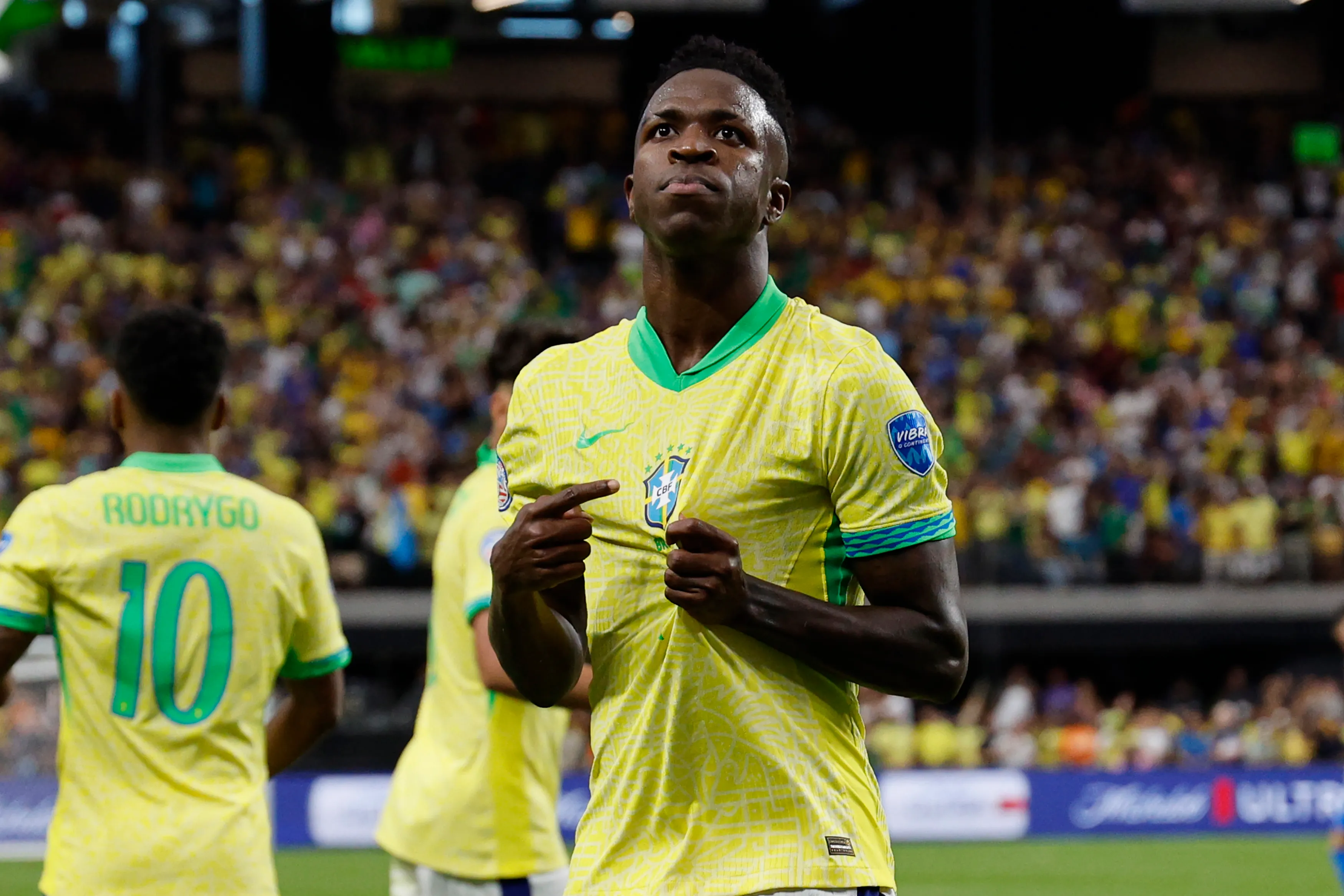 Vini Jr comemora gol pelo Brasil. Foto: Kevork Djansezian/Getty Images