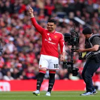 United homenageia Casemiro, que se emociona