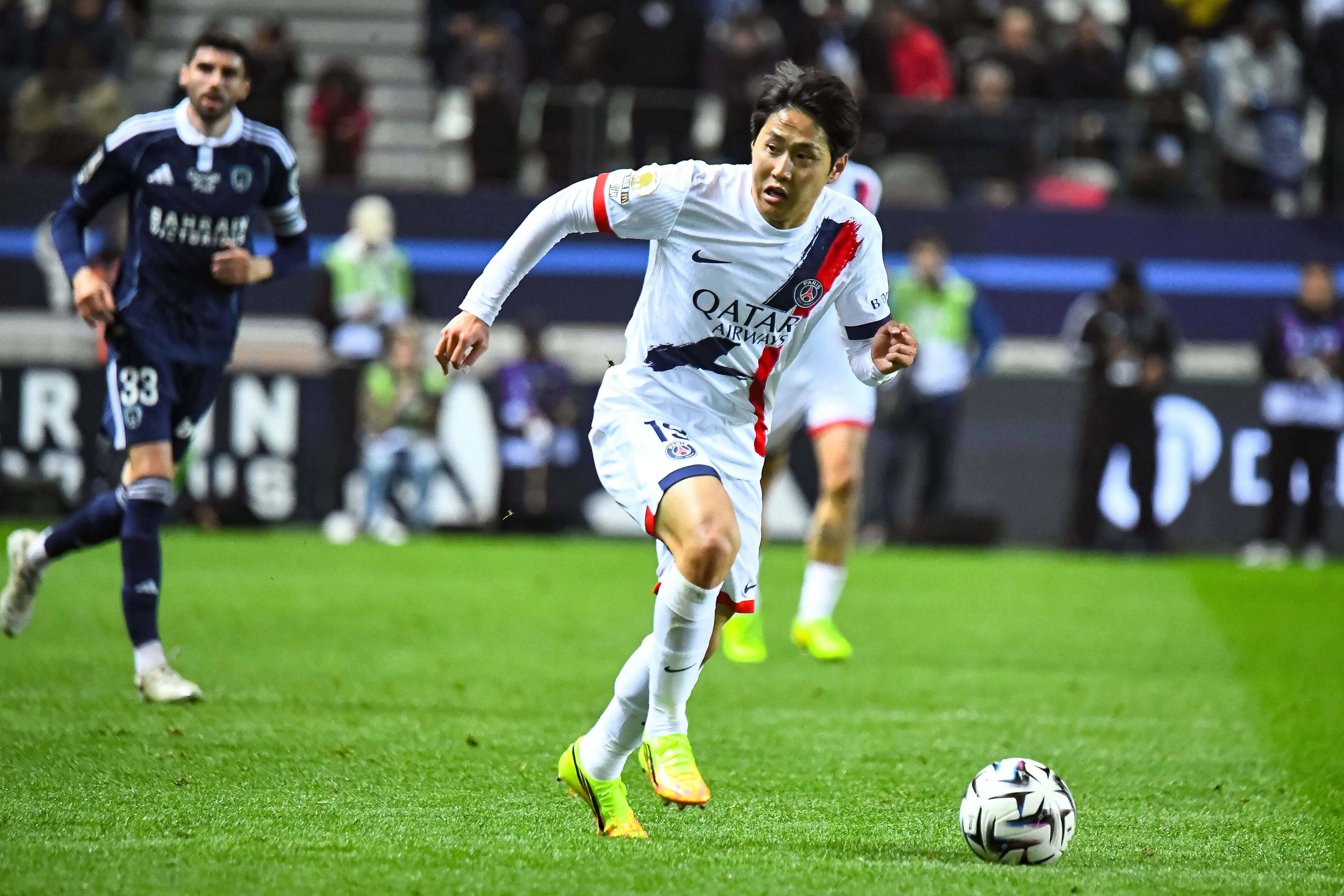 Lee Kang-in em ação no clássico de Paris. Foto: IMAGO / PsnewZ