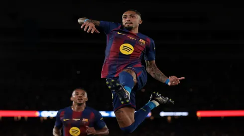 Raphinha comemora gol em Barcelona x Betis – Eric Alonso/Getty Images