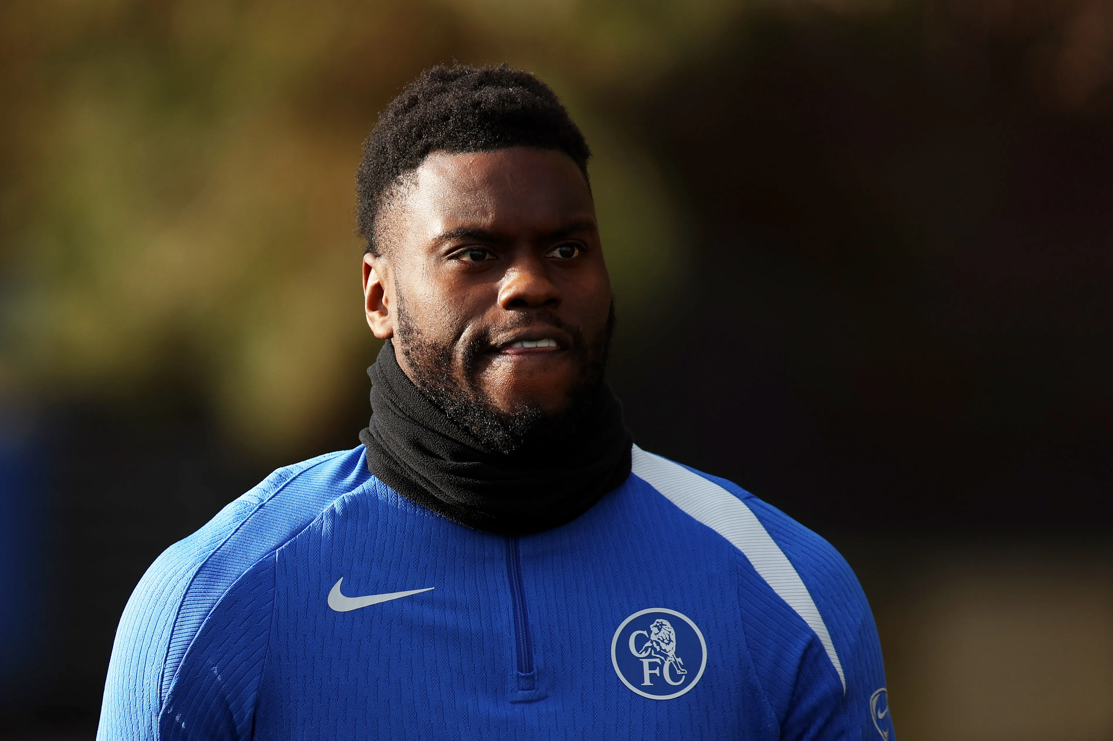 Badiashile em treino do Chelsea. (Photo by Jasper Wax/Getty Images)