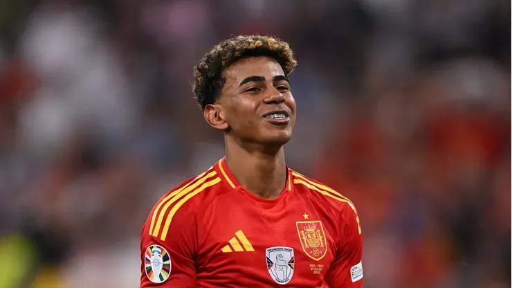 Yamal em jogo da Seleção Espanhola (Photo by Stu Forster/Getty Images)