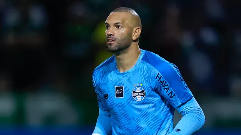 Weverton, do Grêmio. (Foto: Marcello Zambrana/AGIF)