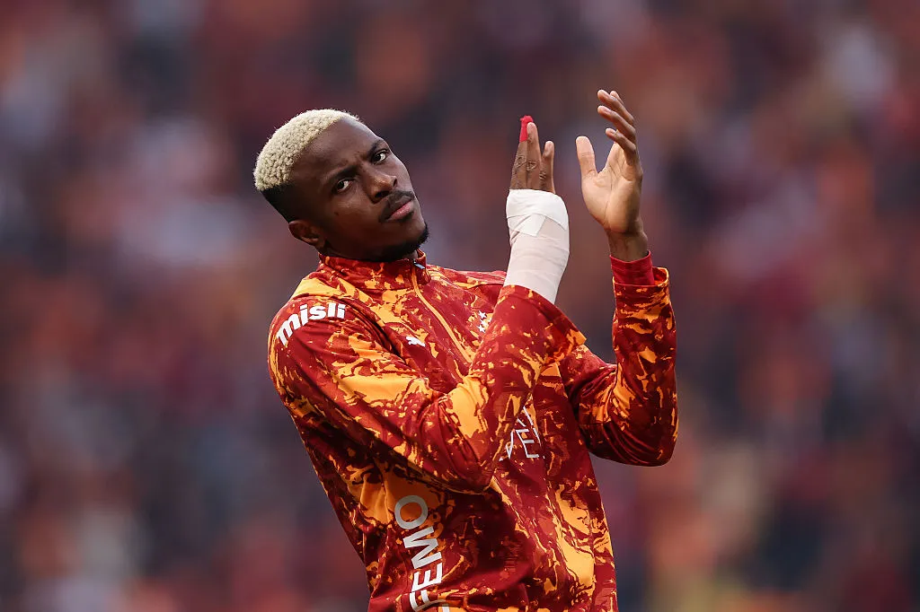 Atcante Victor Osimhen, do Galatasaray, é novamente ligado ao Chelsea (Foto: Ahmad Mora/Getty Images)