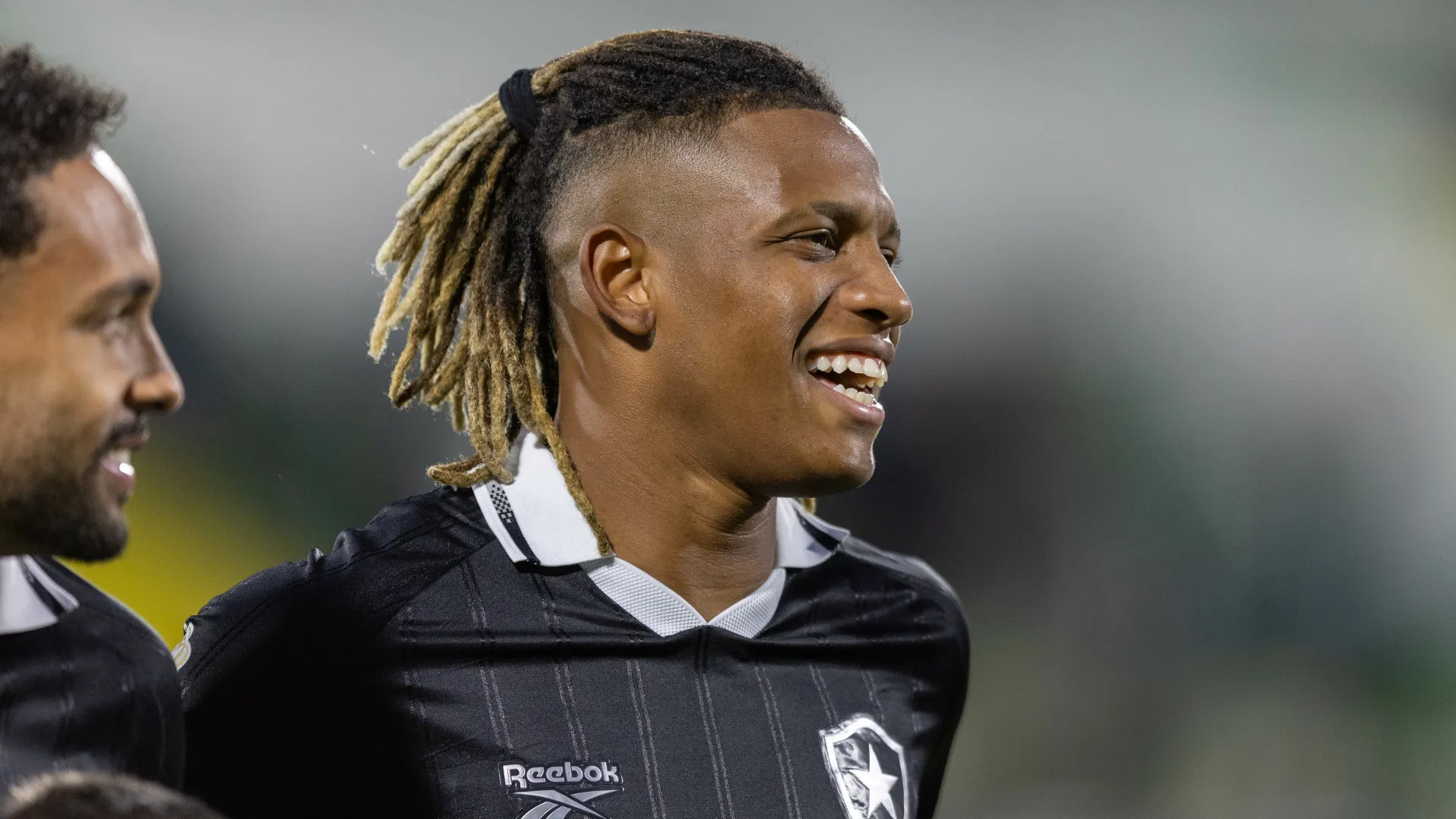 Danilo sorri em partida do Botafogo
