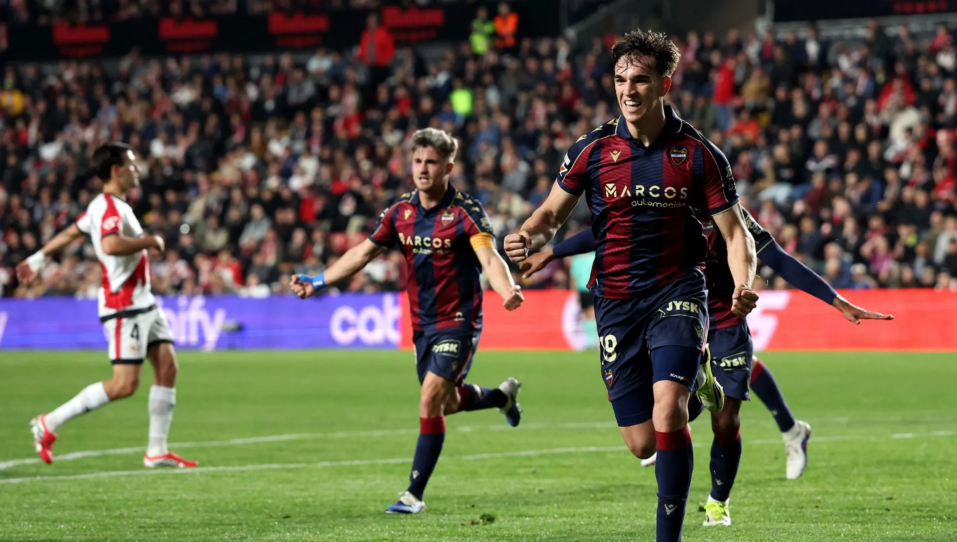 Carlos Espi comemora gol durante a partida da LaLiga. Foto: Florencia Tan Jun/Getty Images