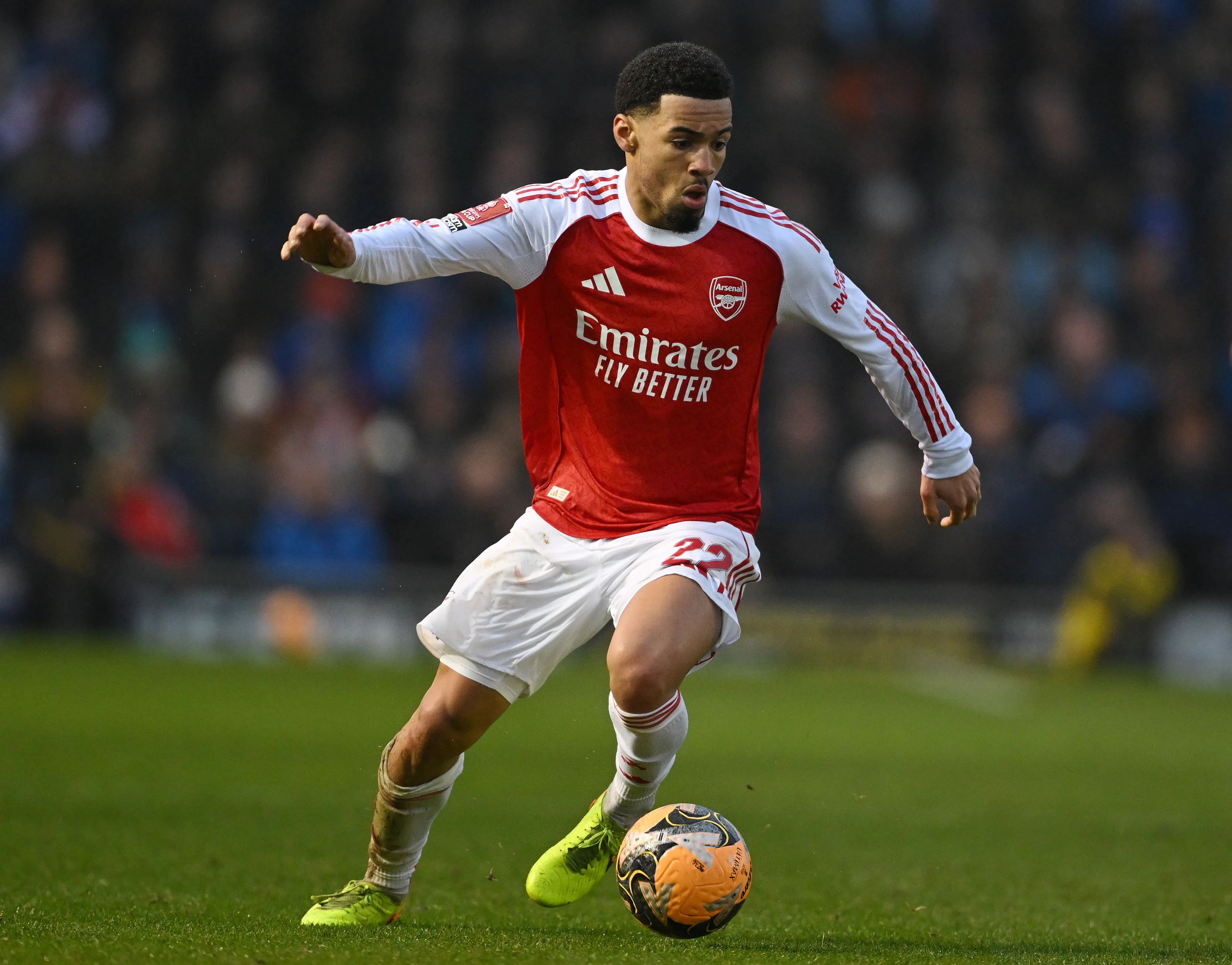 Ethan Nwaneri é alvo do Dortmund. (Photo by Mike Hewitt/Getty Images)