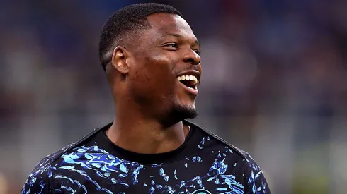 Liverpool segue acompanhando a situação de Denzel Dumfries, lateral da Internazionale. Foto: Marco Luzzani/Getty Images