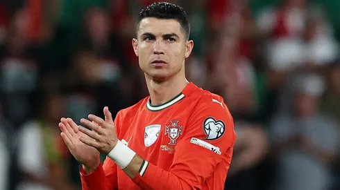 Cristiano Ronaldo aparece aplaudindo os torcedores de Portugal. Foto: Carlos Rodrigues/Getty Images