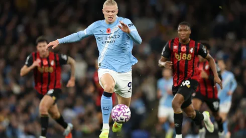 O atacante Haaland em jogo do Manchester City (Michael Steele/Getty Images)