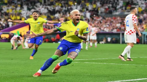 Neymar comemora seu gol em Brasil e Croácia na Copa de 2022 - Justin Setterfield/Getty Images