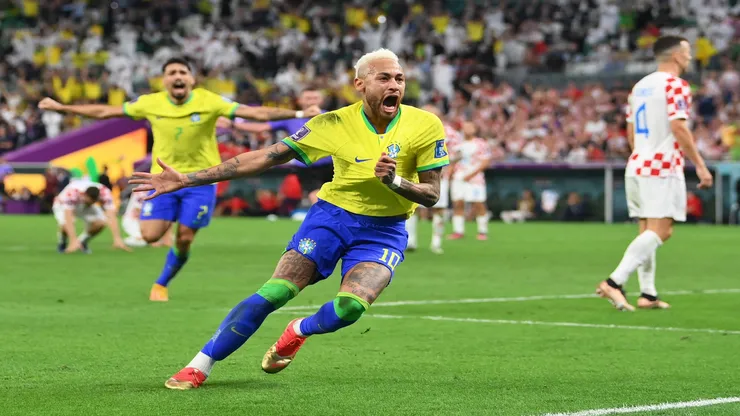 Neymar comemora seu gol em Brasil e Croácia na Copa de 2022 - Justin Setterfield/Getty Images