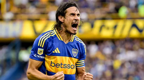 Cavani aparece comemorando um gol pelo Boca Juniors. Foto: Marcelo Endelli/Getty Images