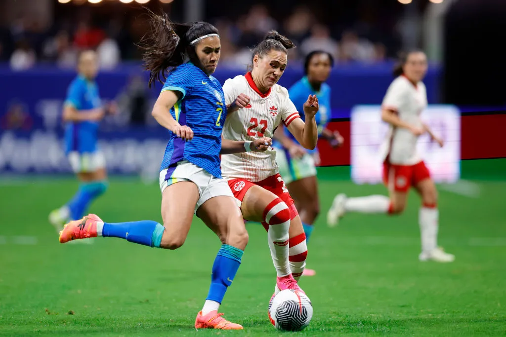 Antônia durante jogo da Seleção Feminina – Foto: Alex Slitz/Getty Images