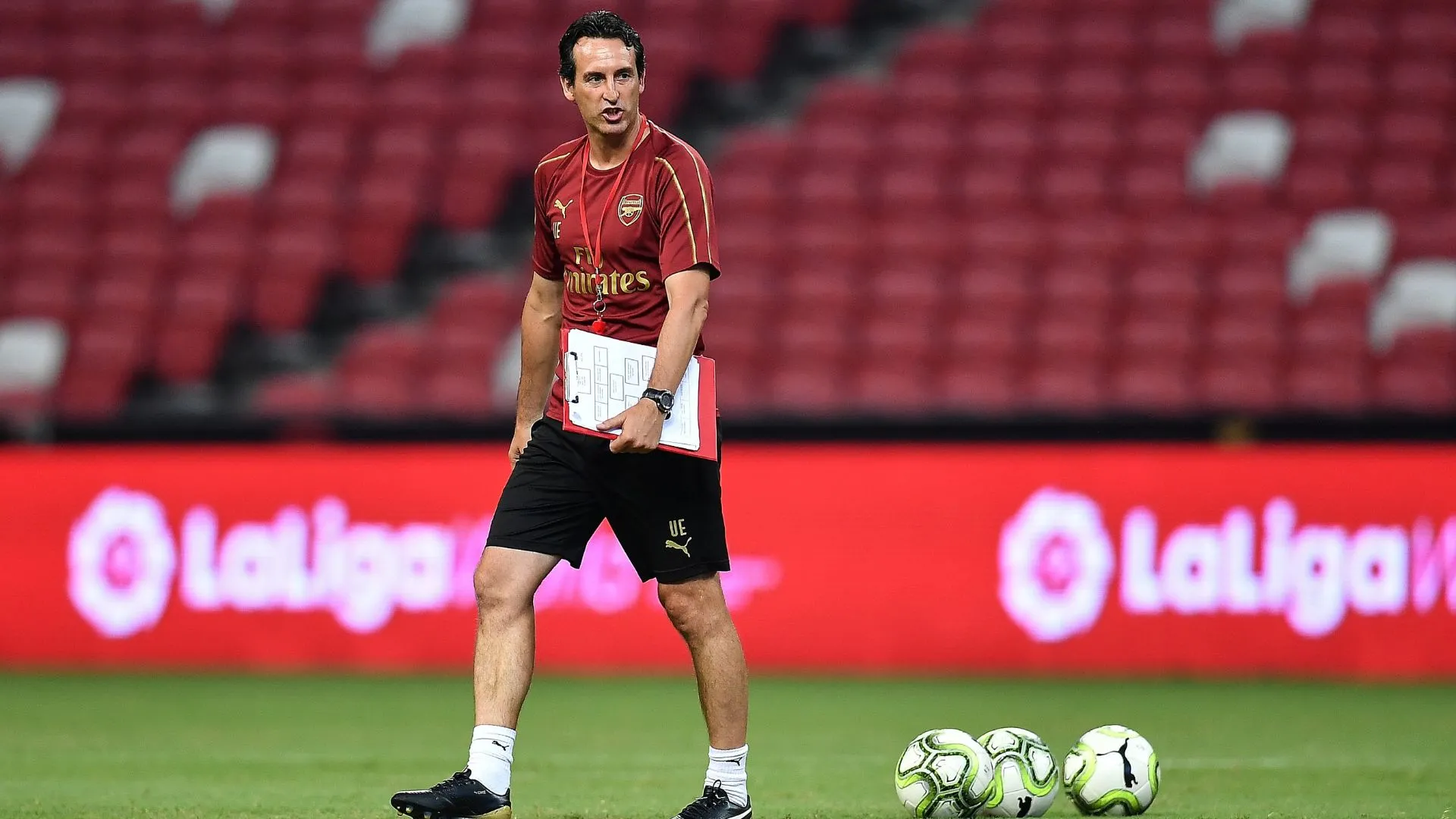 Unai Emery foi vice-campeão da Europa League pelo Arsenal (foto: Thananuwat Srirasant/Getty Images)