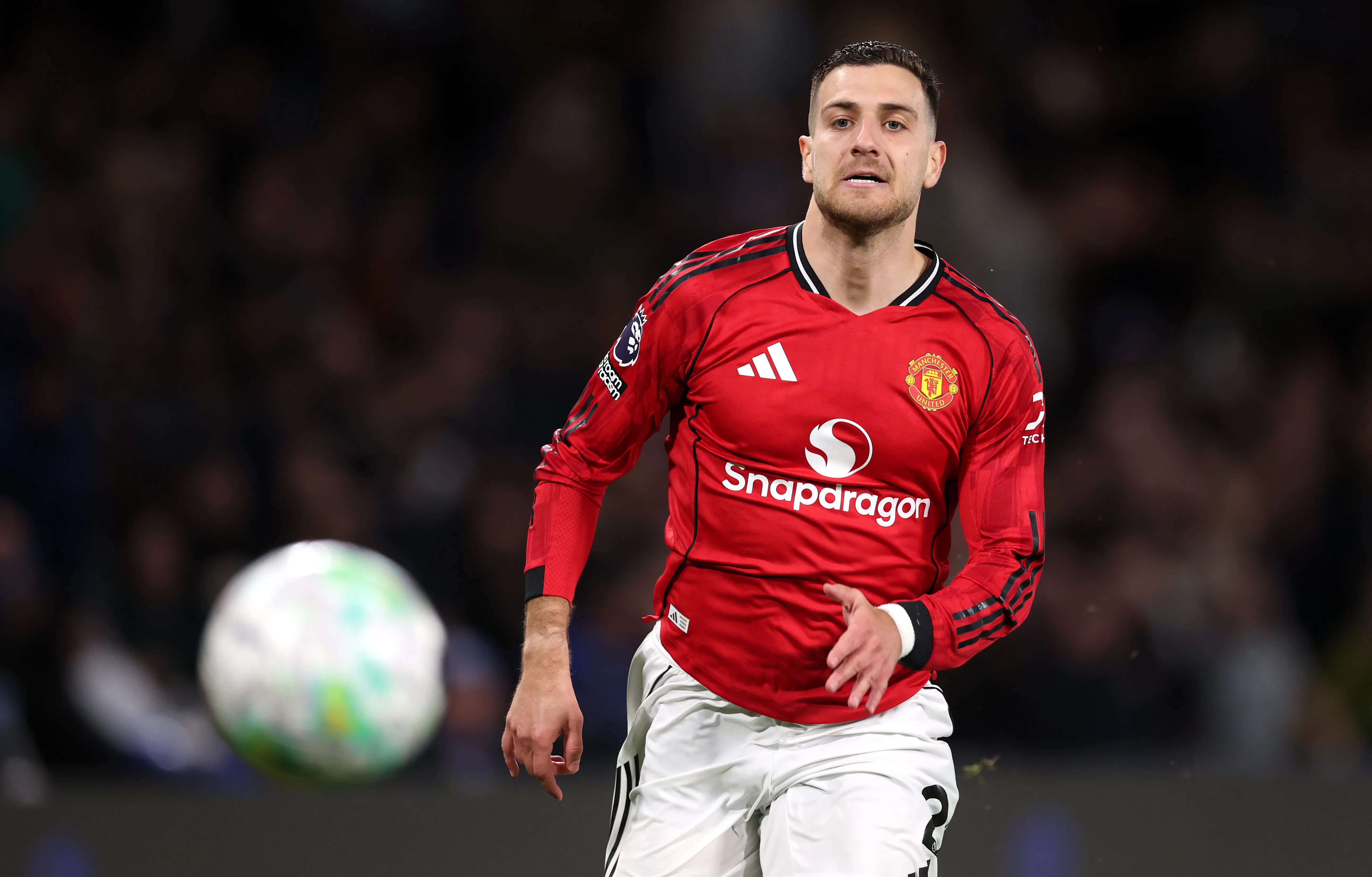 Dalot em campo pelo Manchester United (Foto: Julian Finney/Getty Images)