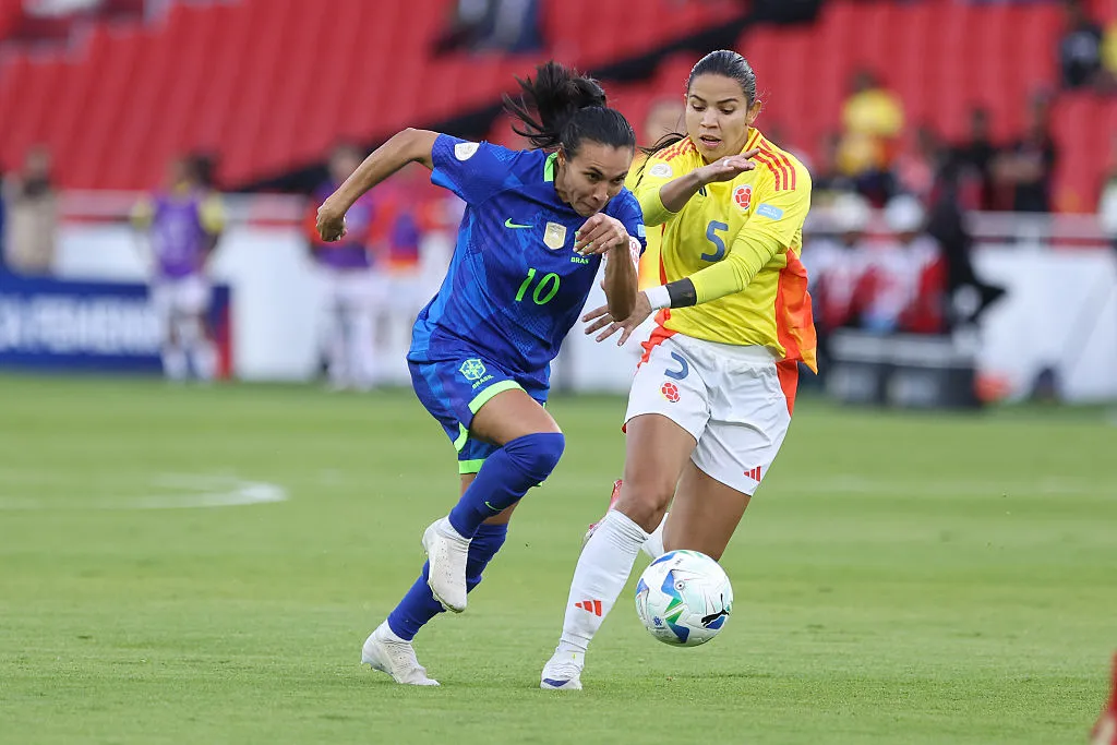 Marta durante jogo da Seleção Feminina – Foto: Franklin Jacome/Getty Images