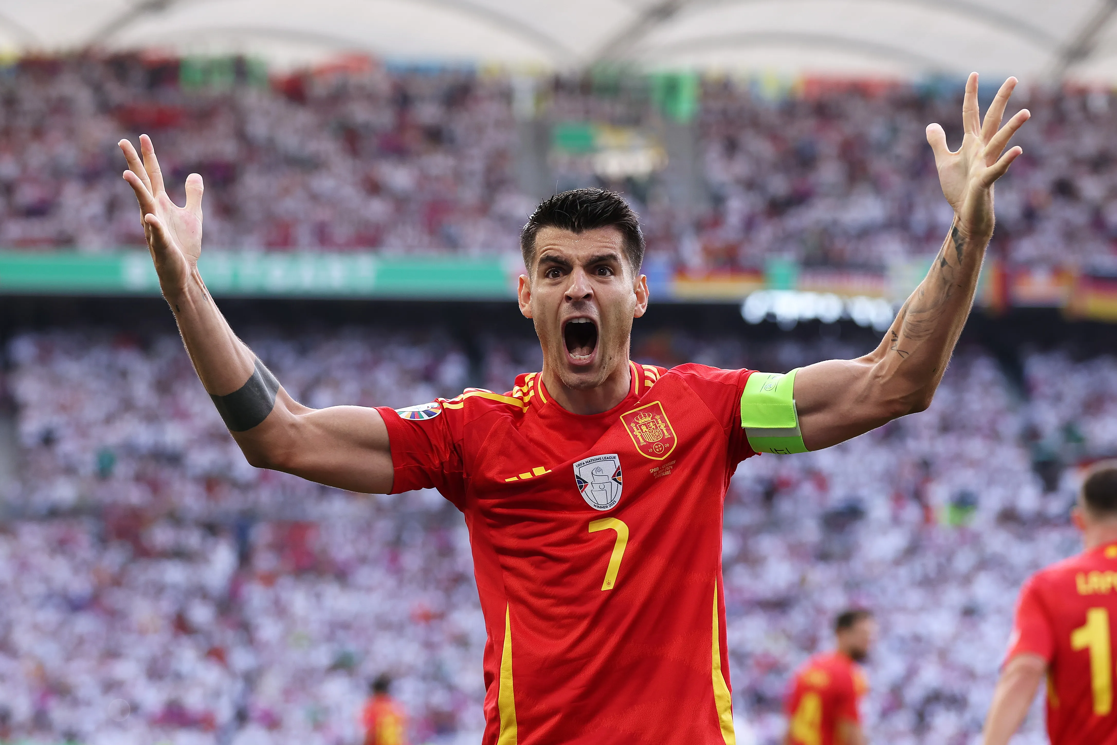 Morata comemorando um gol pela Espanha (Foto: Alex Livesey/Getty Images)