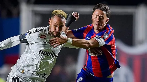 San Lorenzo tenta aproveitar chance para ampliar vantagem na liderança. O Santos, que não terá Neymar, luta para sair da lanterna. FOTO: Marcelo Endelli/Getty Images