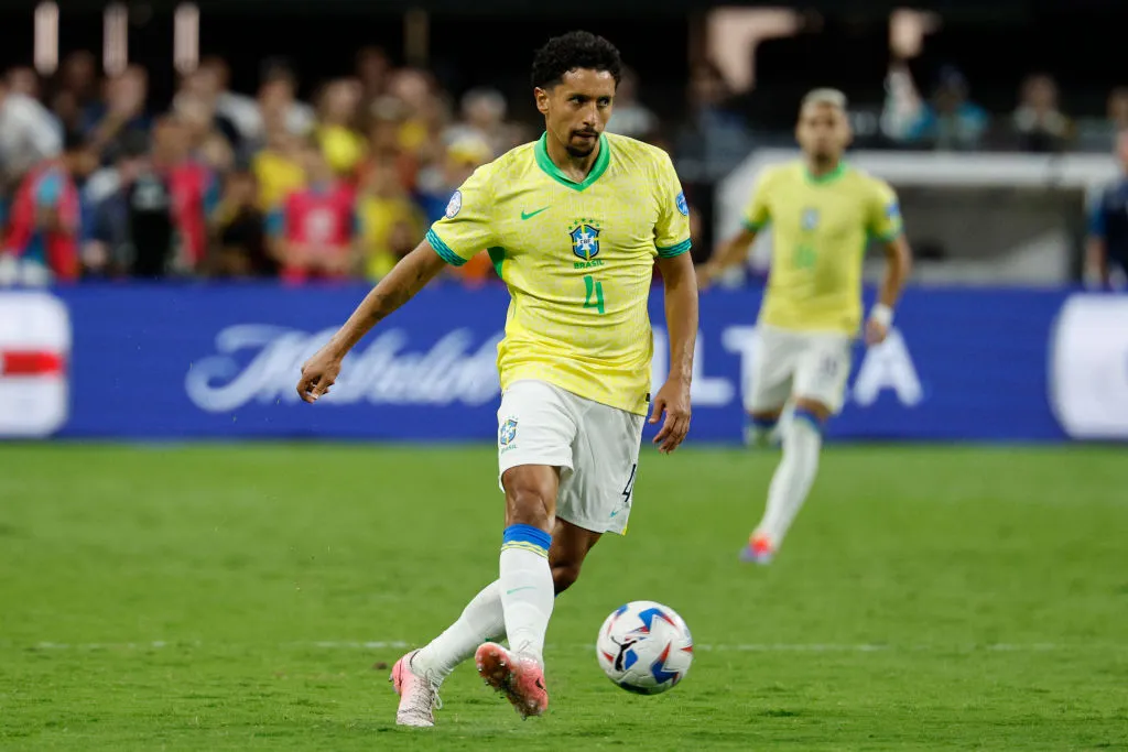 Marquinhos e mais outros dois jogadores que disputarão a final da Champiosn serão baixas na apresentação da Seleção Brasileira (Foto: Kevork Djansezian/Getty Images)