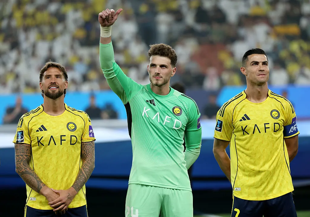 Lisandro Martinez, Bento e Cristiano Ronaldo, do Al Nassr, podem ser campeões (Foto: Yasser Bakhsh/Getty Images)