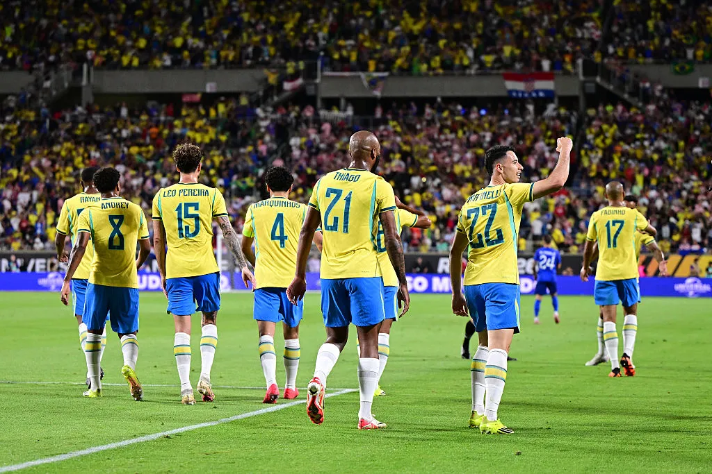 Jogadores convocados pela Seleção se apresentarão na Granja Comary no dia 27 de maio (Foto: Julio Aguilar/Getty Images)