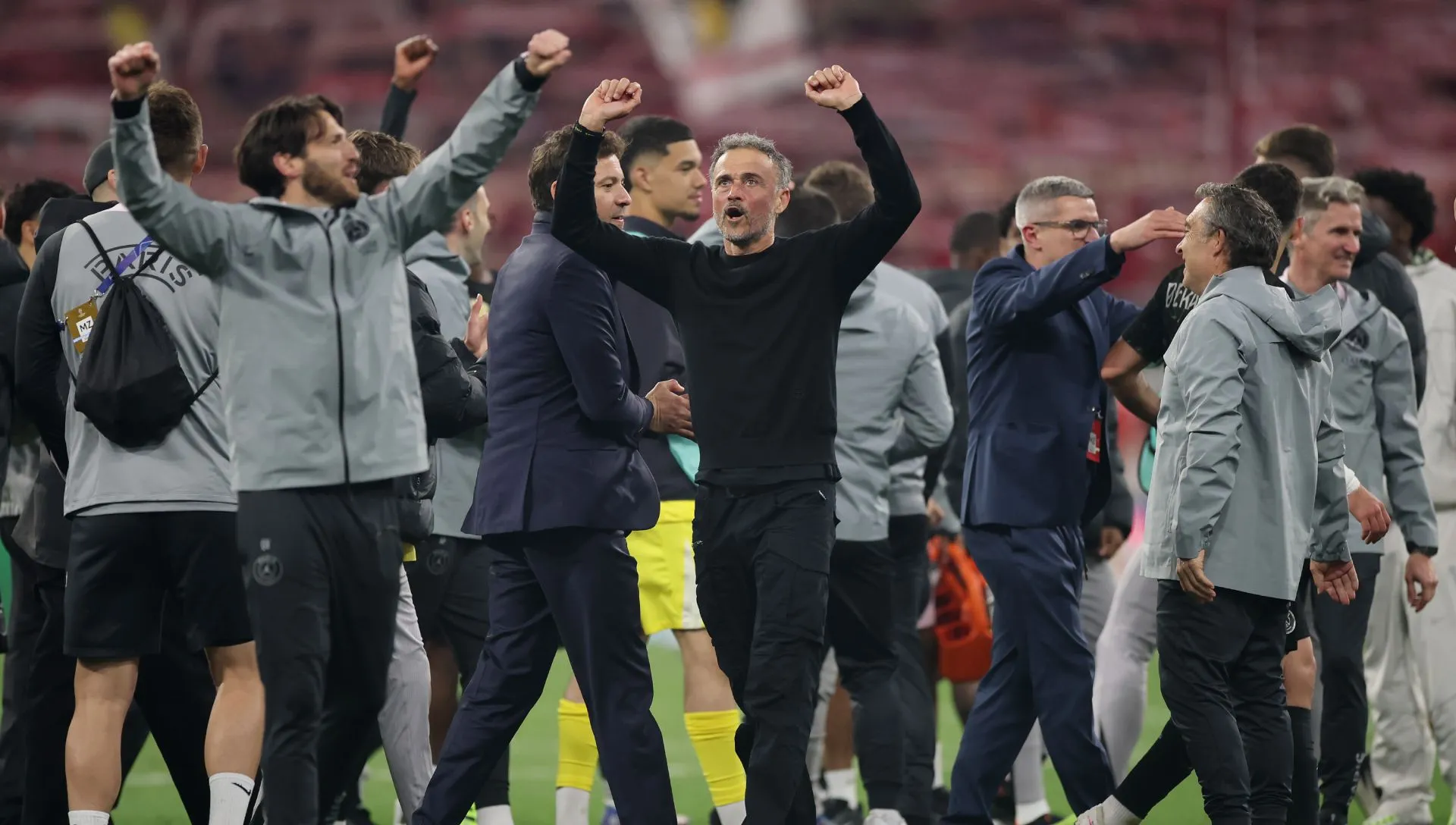 Luis Enrique, treinador do PSG, comemora a progressão da Champions League. Foto: Alex Grimm/Getty Images