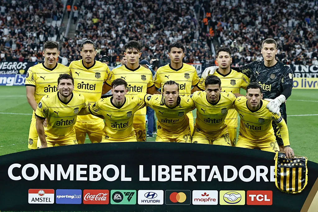 Peñarol precisa da vitória contra o Corinthians para seguir vivo na Libertadores (Foto: Alexandre Schneider/Getty Images)