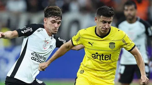 Peñarol tenta vencer o Corinthians para ficar vivo na Libertadores (Foto: Alexandre Schneider/Getty Images)