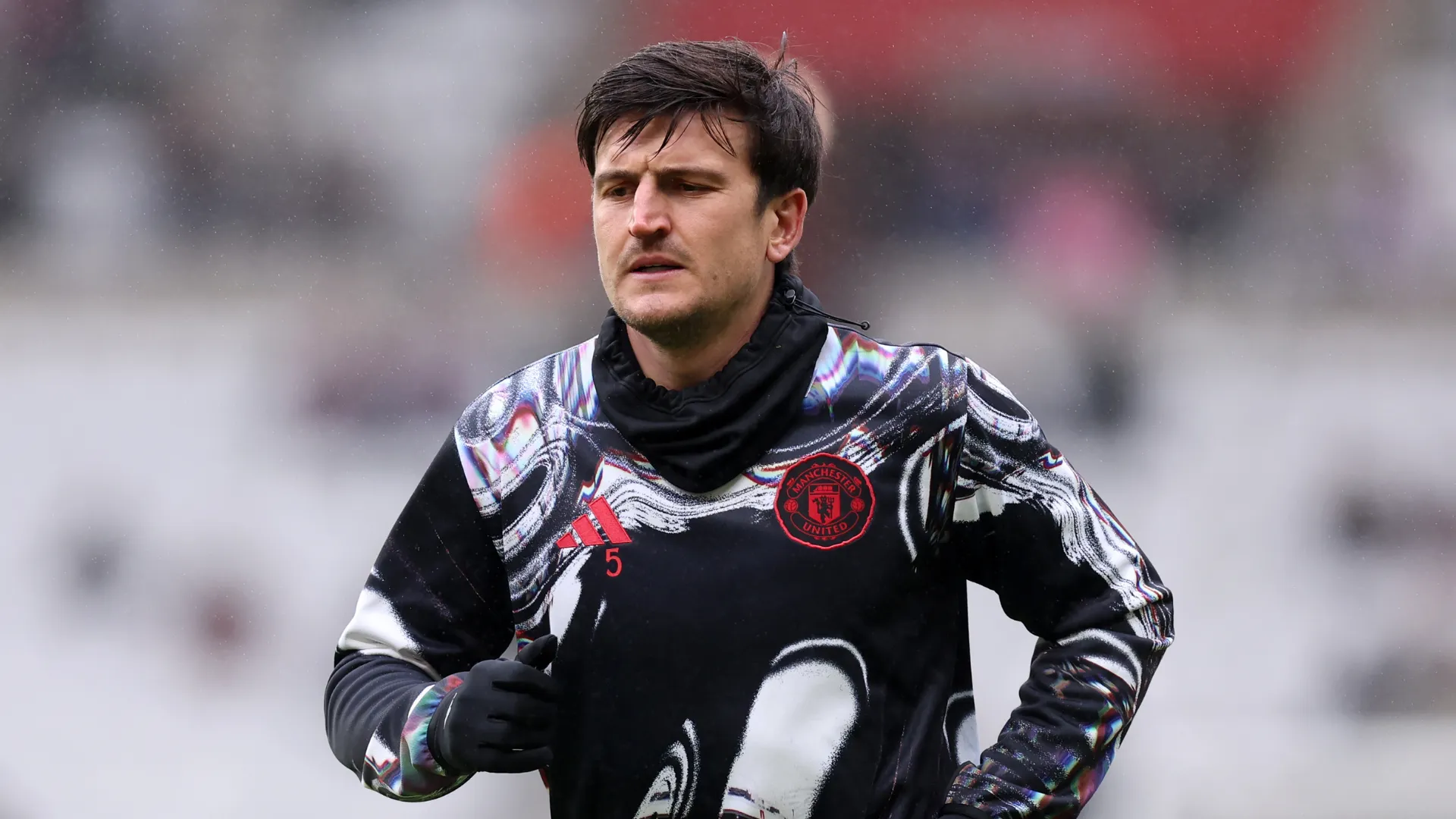 Harry Maguire no aquecimento pelo Manchester United