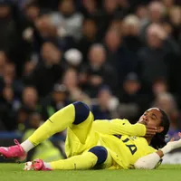 Tottenham perde Spence após fratura na mandíbula