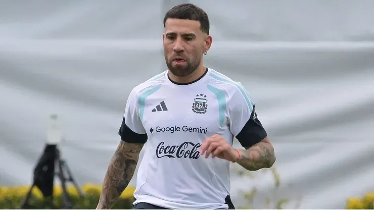 Otamendi durante treinos da Argentina. (Photo by Marcelo Endelli/Getty Images)