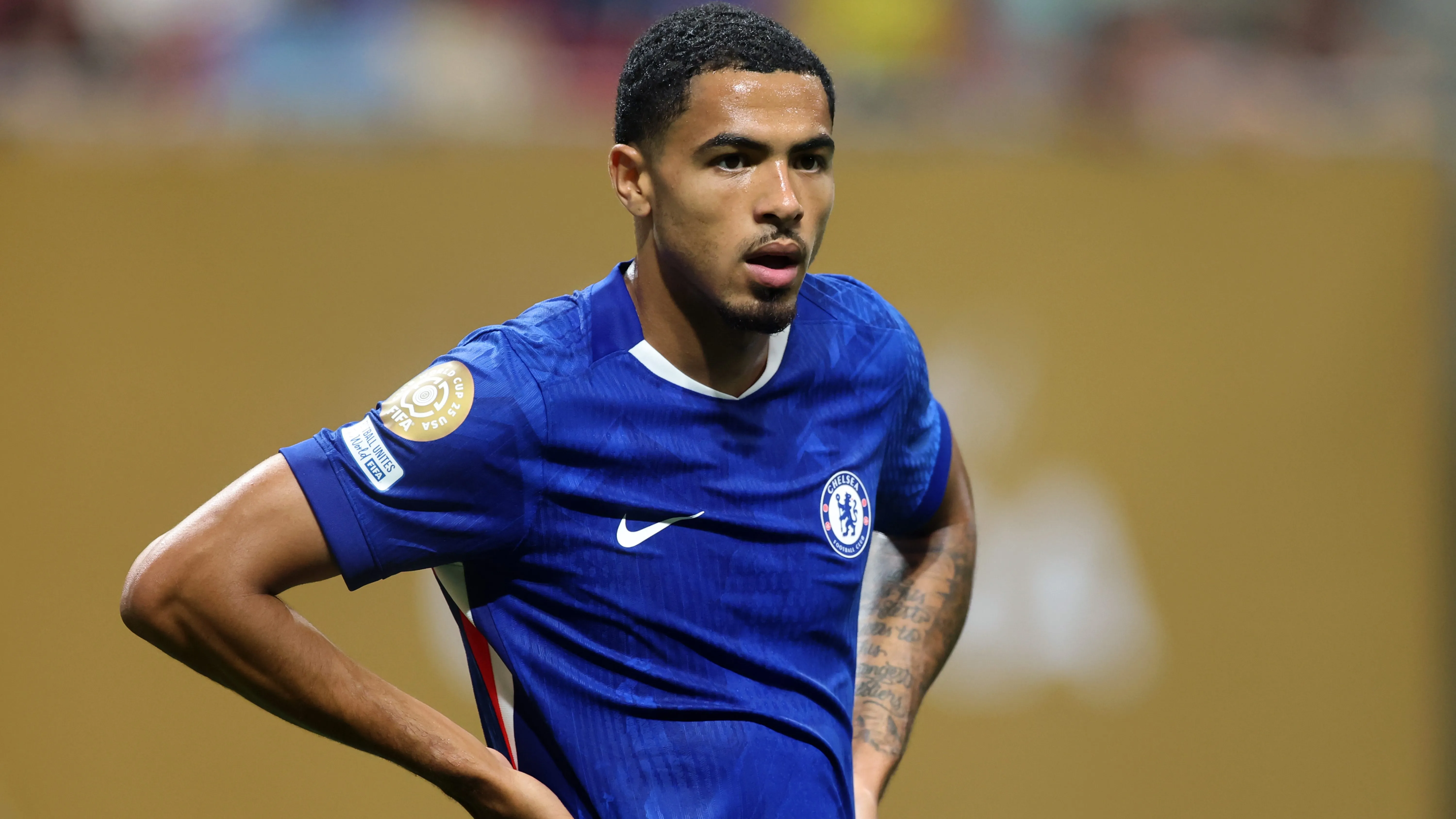 Levi Colwill, alvo do Real Madrid, em jogo do Chelsea. Foto: Alex Grimm/Getty Images