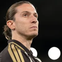 Filipe Luís é o plano B do Benfica após problemas com Marco Silva