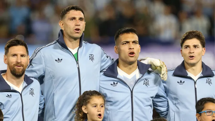 Dibu Martínez, da Argentina, lesiona dedo às vésperas da Copa do Mundo. Foto: Daniel Jayo/Getty Images