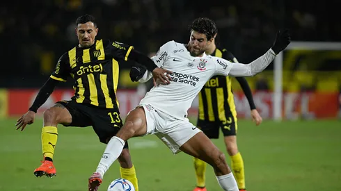 Corinthians e Peñarol empatam. Guillermo Legaria/Getty Images.
