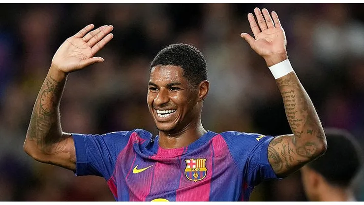 Barcelona estuda formas para continuar com Rashford (Foto: Alex Caparros/Getty Images)