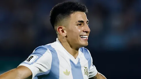 Almada comemorando um gol pela Argentina. Foto: Ernesto Ryan/Getty Images