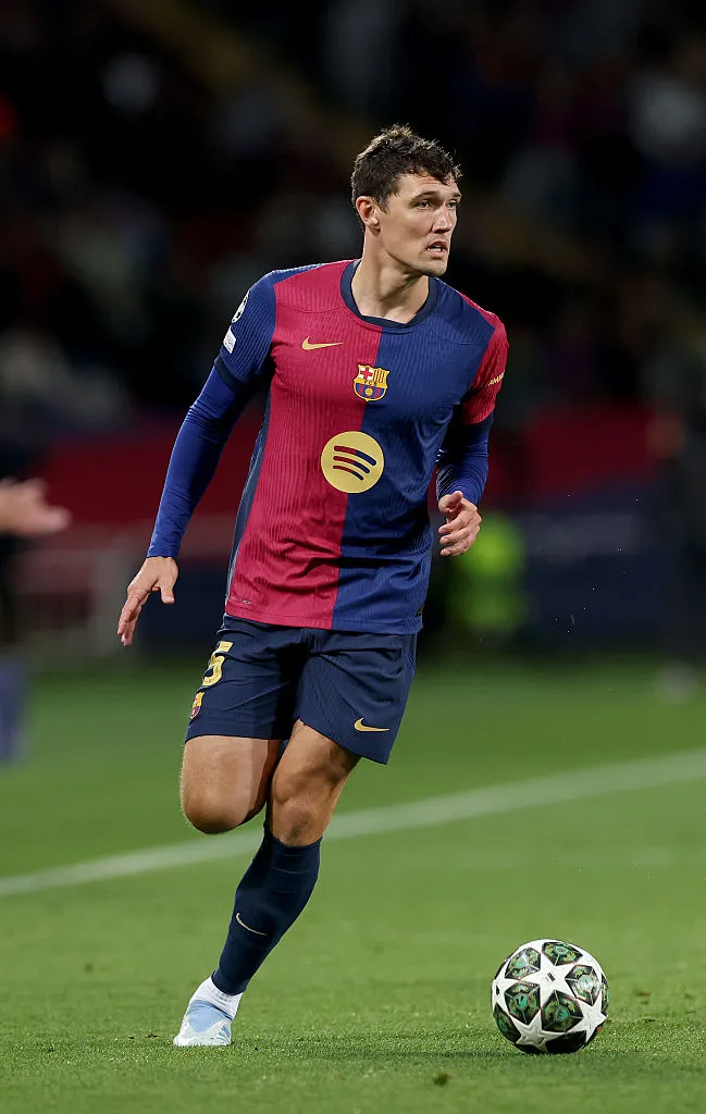 Andreas Christensen deixou de lado outras propostas melhores para renovar com o Barcelona com redução salarial (Foto: Carl Recine/Getty Images)