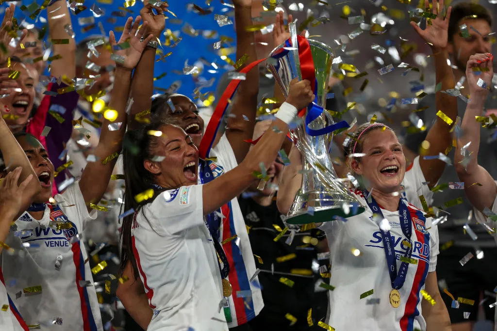 Jogadoras do Lyon comemorando o título da Champions Feminina - Foto: Maja Hitij/Getty Images