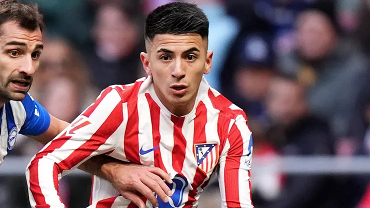 Thiago Almada em campo com as cores do Atlético de Madrid. Foto: Angel Martinez/Getty Images