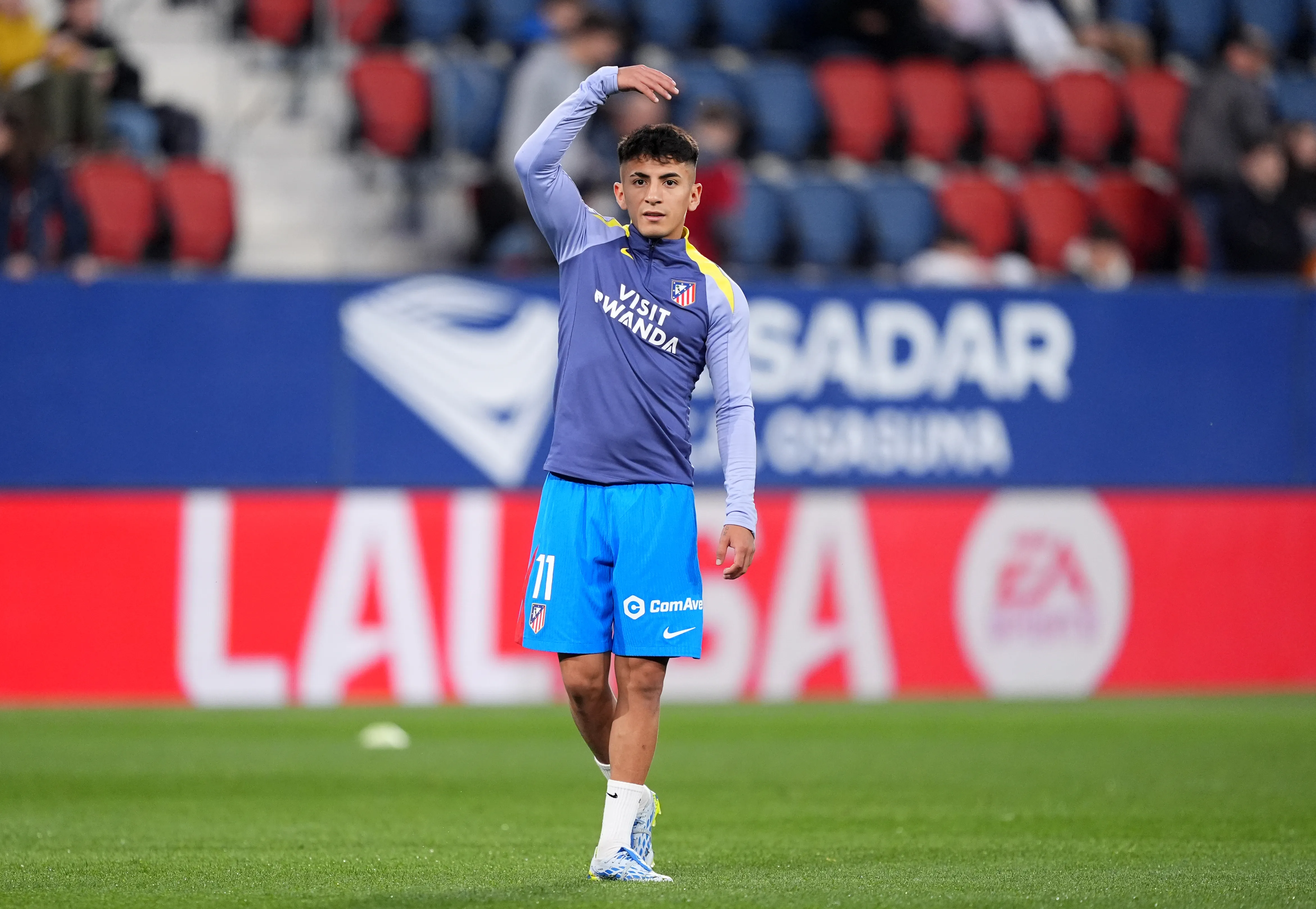 Almada antes de um jogo pelo Atlético de Madrid (Foto: Juan Manuel Serrano Arce/Getty Images)