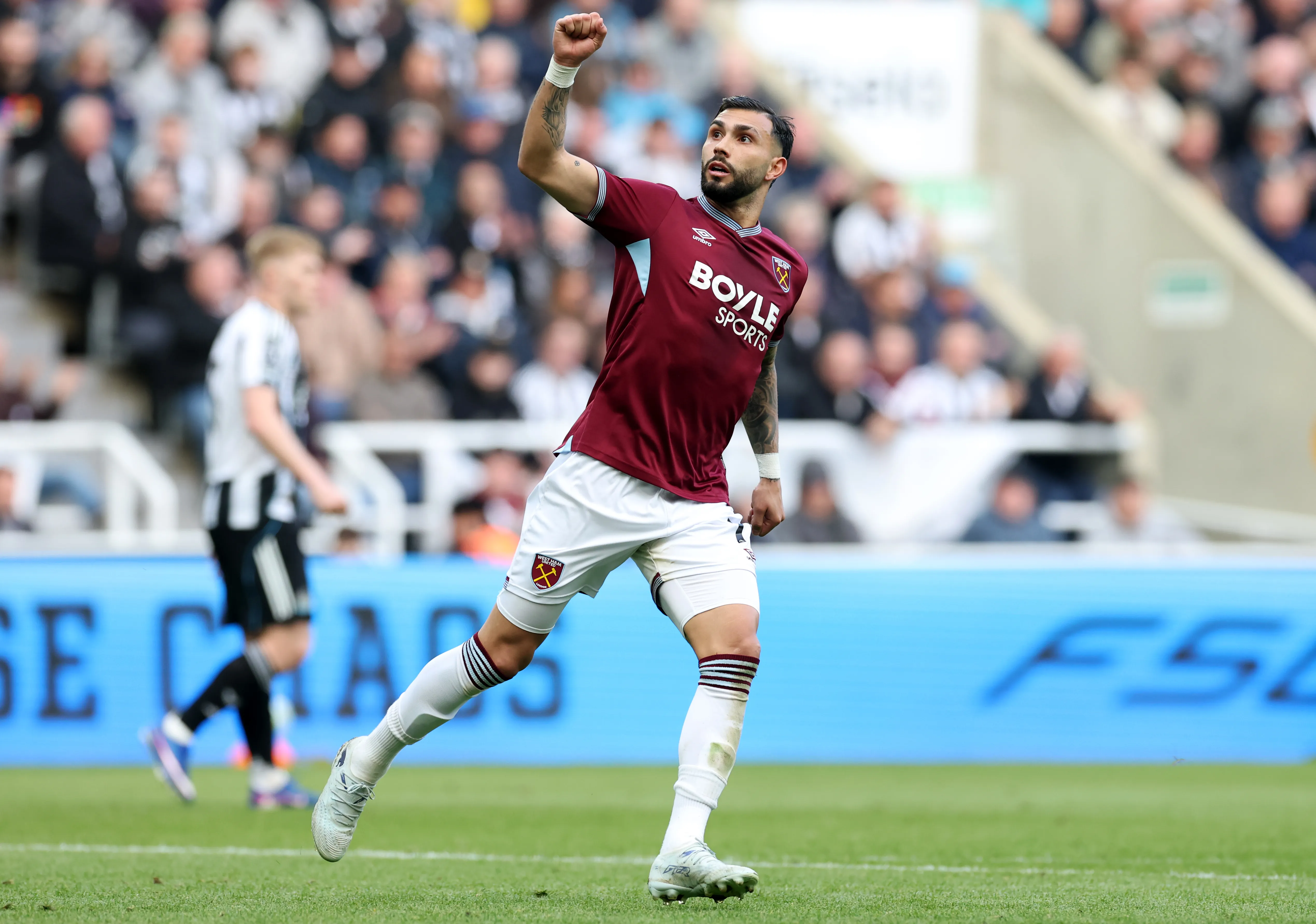 Taty Castellanos comemora gol pelo West Ham. Foto: Ian MacNicol/Getty Images